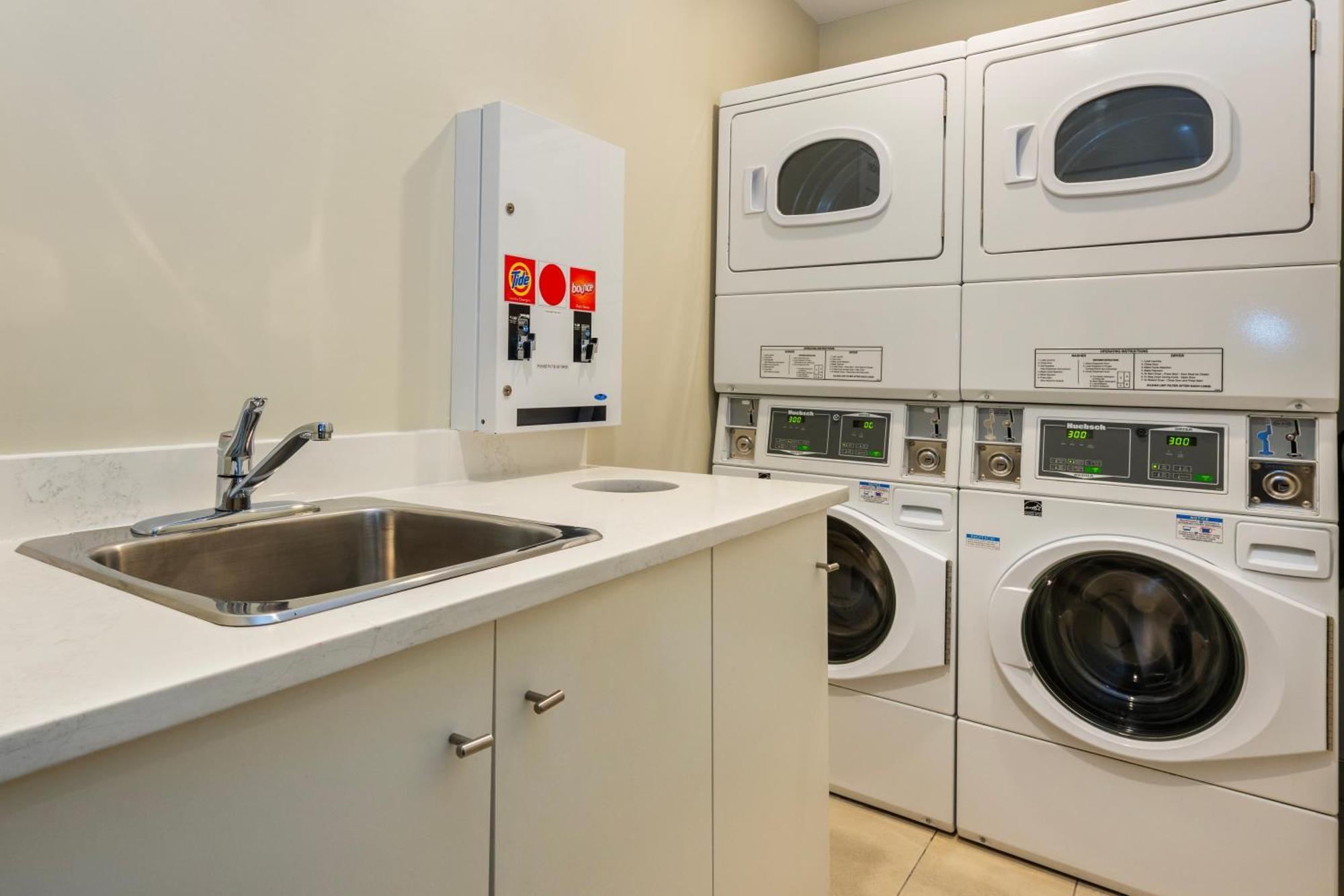 Quality Inn & Suites (Adults Only) Vancouver Zewnętrze zdjęcie