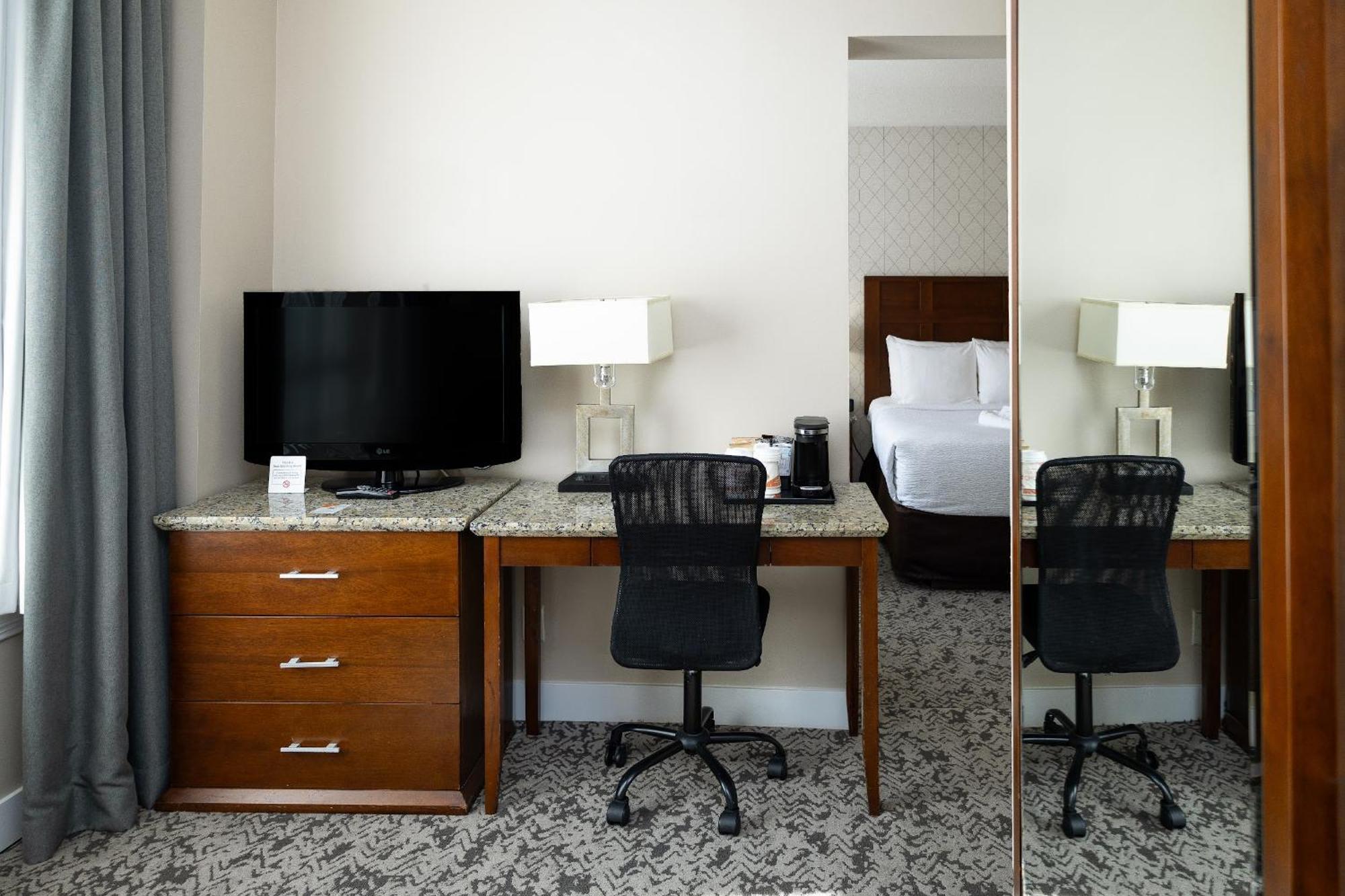 Quality Inn & Suites (Adults Only) Vancouver Zewnętrze zdjęcie