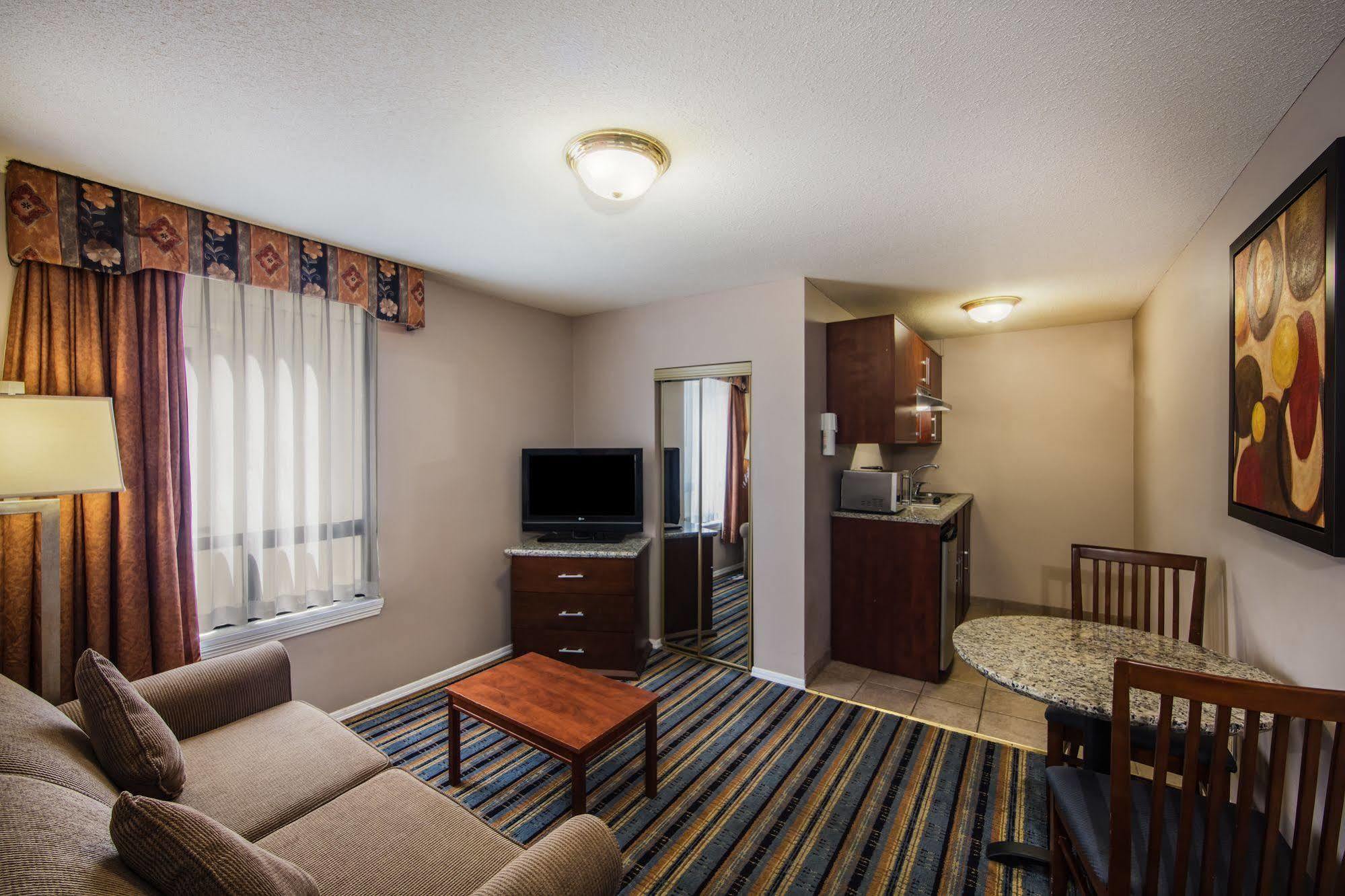 Quality Inn & Suites (Adults Only) Vancouver Zewnętrze zdjęcie